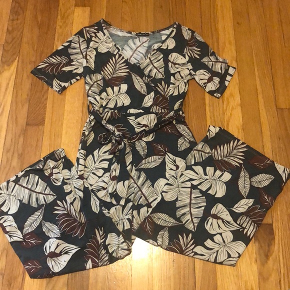 Sweet Claire Green Leaves Print Cropped Jumpsuit - Picture 3 of 4